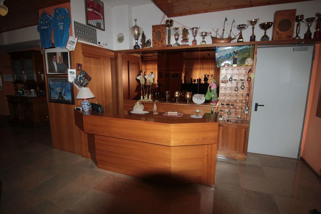 Albergo Trieste Tambre dʼAlpago Kültér fotó