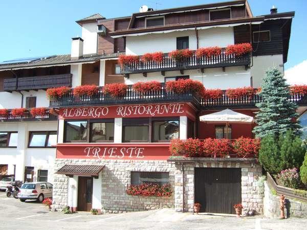 Albergo Trieste Tambre dʼAlpago Kültér fotó