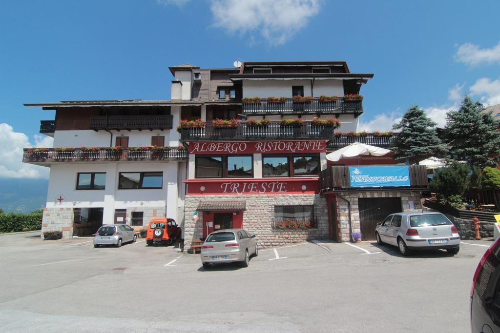 Albergo Trieste Tambre dʼAlpago Kültér fotó