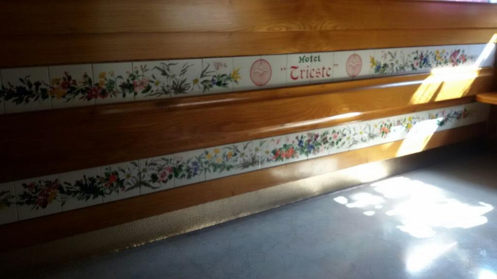 Albergo Trieste Tambre dʼAlpago Szoba fotó