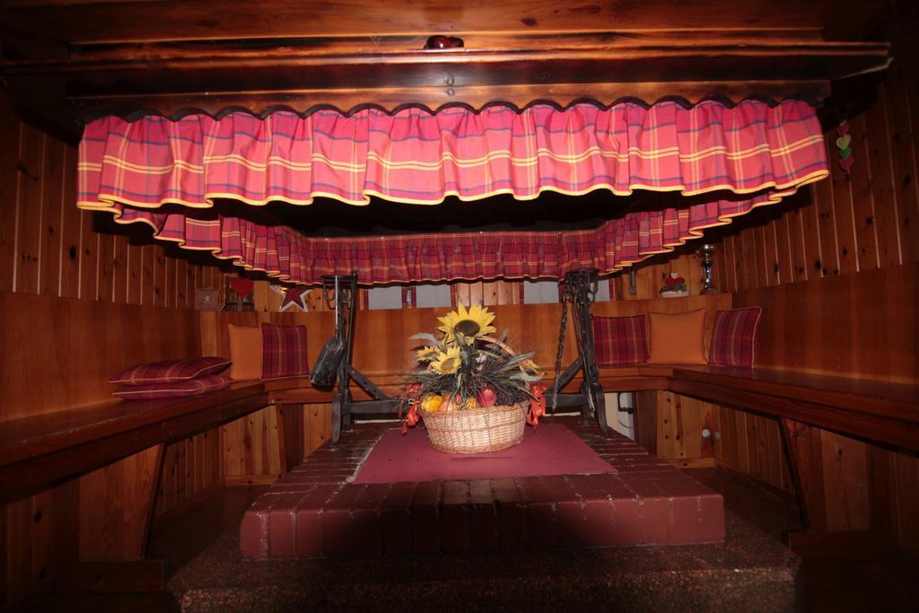 Albergo Trieste Tambre dʼAlpago Kültér fotó