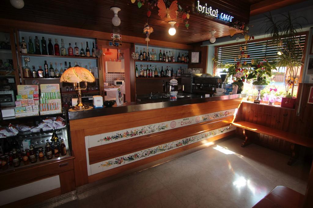 Albergo Trieste Tambre dʼAlpago Kültér fotó