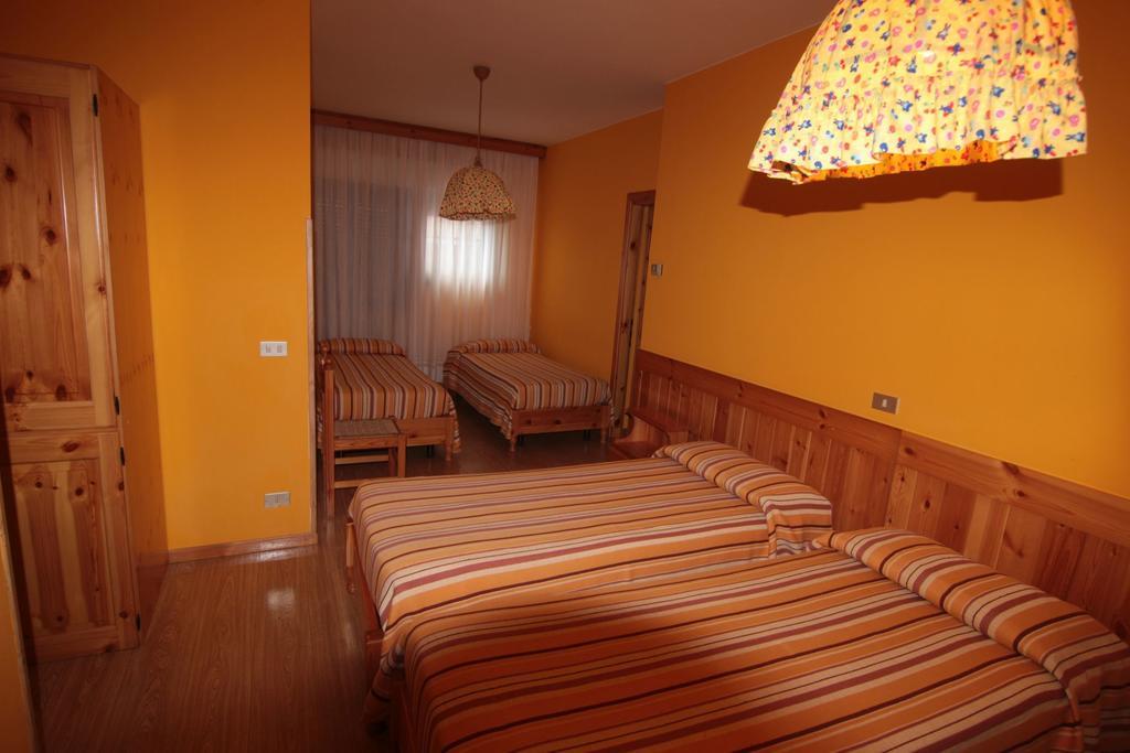 Albergo Trieste Tambre dʼAlpago Szoba fotó