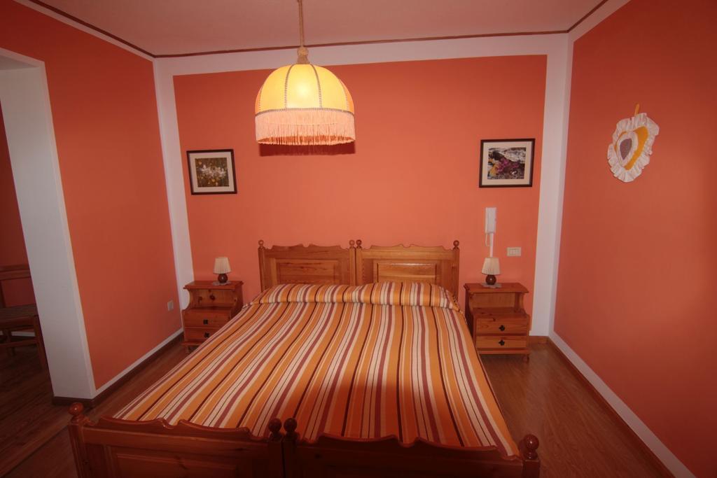 Albergo Trieste Tambre dʼAlpago Szoba fotó