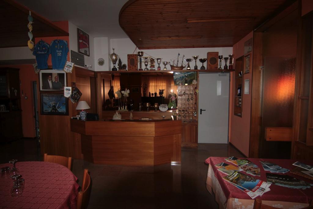 Albergo Trieste Tambre dʼAlpago Kültér fotó