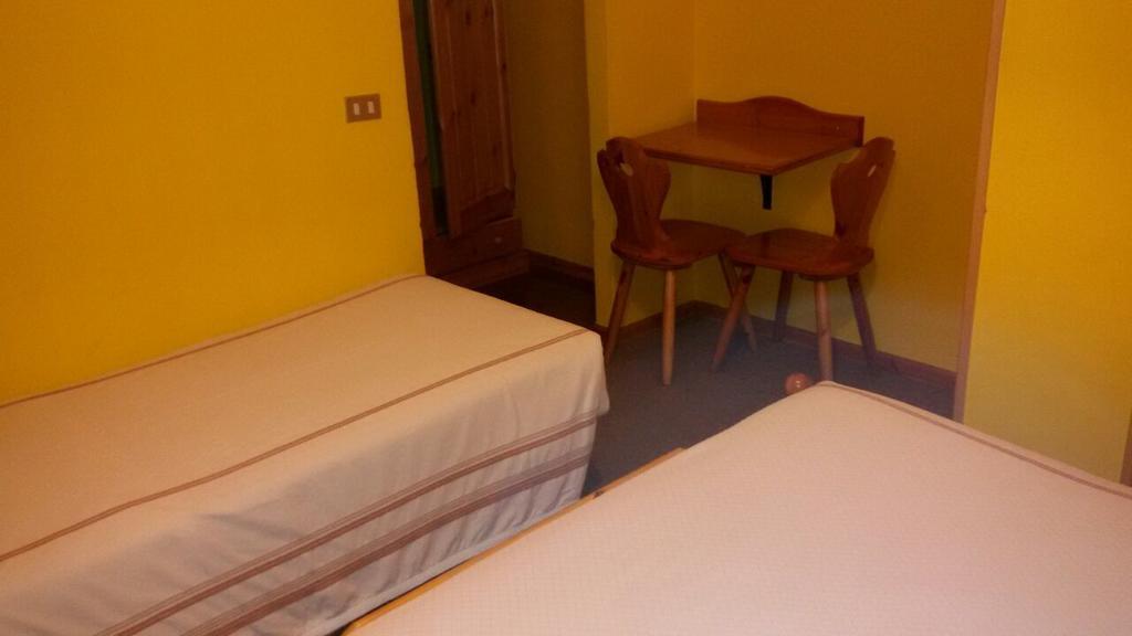 Albergo Trieste Tambre dʼAlpago Szoba fotó