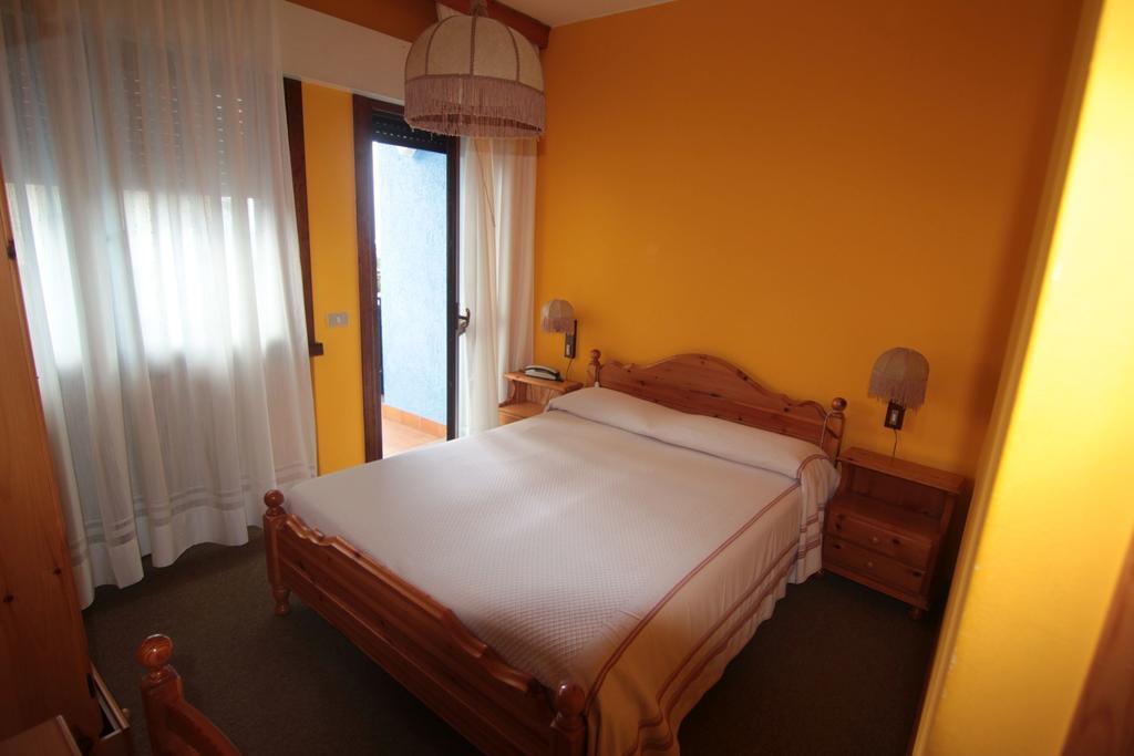 Albergo Trieste Tambre dʼAlpago Szoba fotó