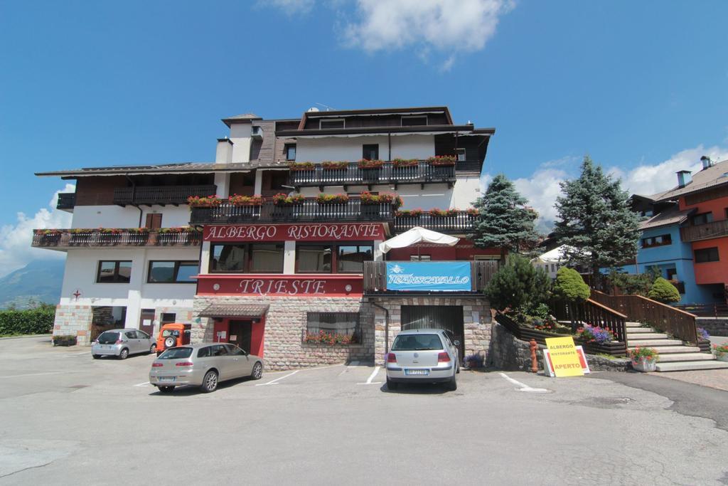 Albergo Trieste Tambre dʼAlpago Kültér fotó