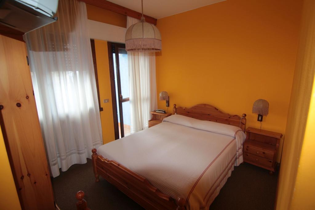 Albergo Trieste Tambre dʼAlpago Szoba fotó