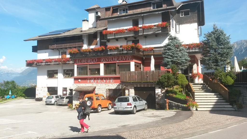 Albergo Trieste Tambre dʼAlpago Szoba fotó