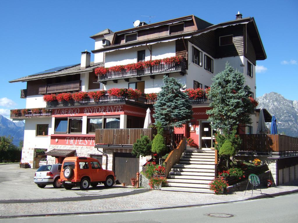 Albergo Trieste Tambre dʼAlpago Kültér fotó